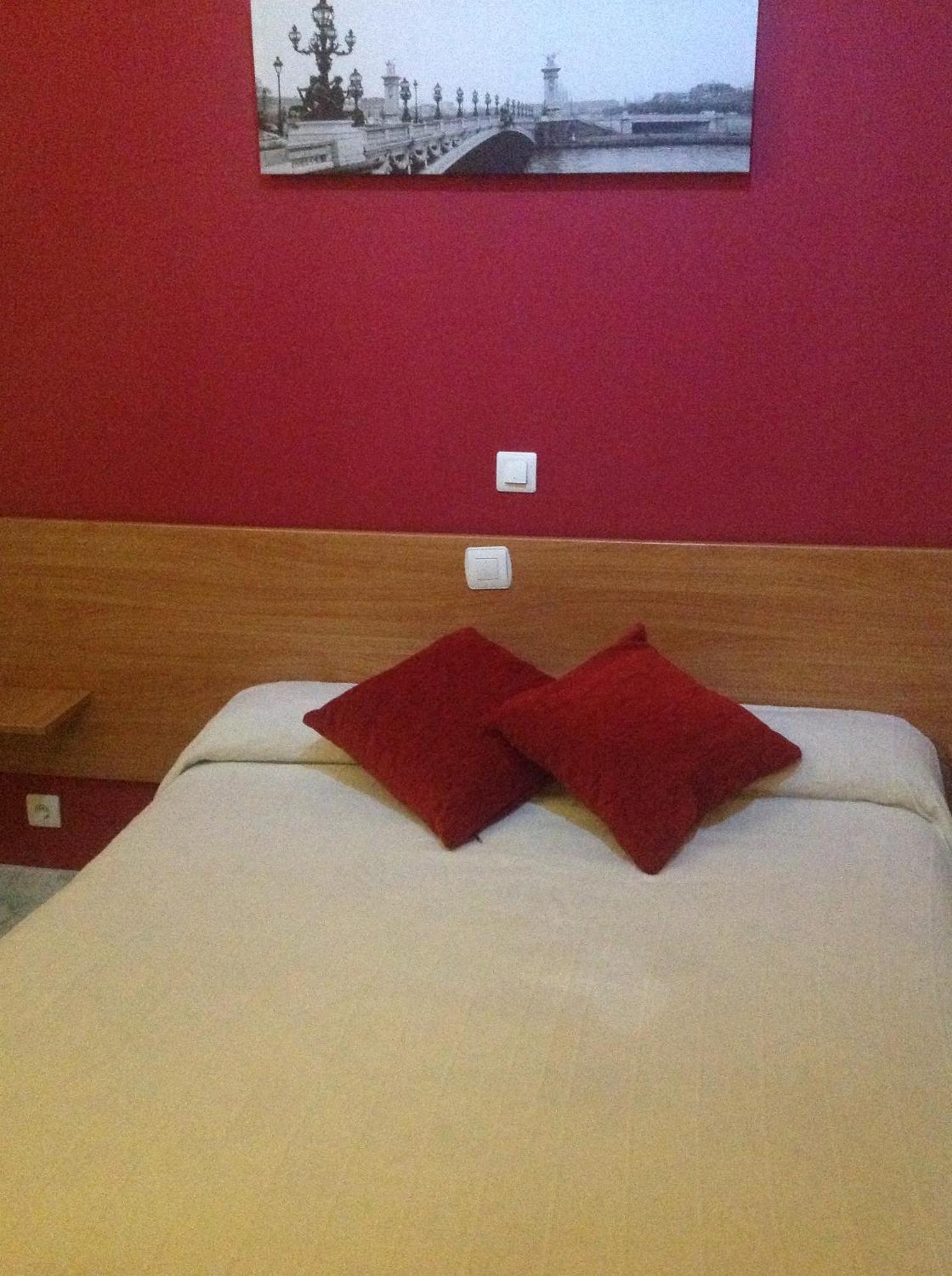 Hostal Neptuno Caces Екстериор снимка