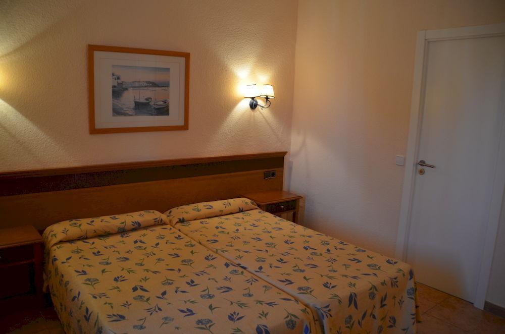 Hostal Neptuno Caces Екстериор снимка