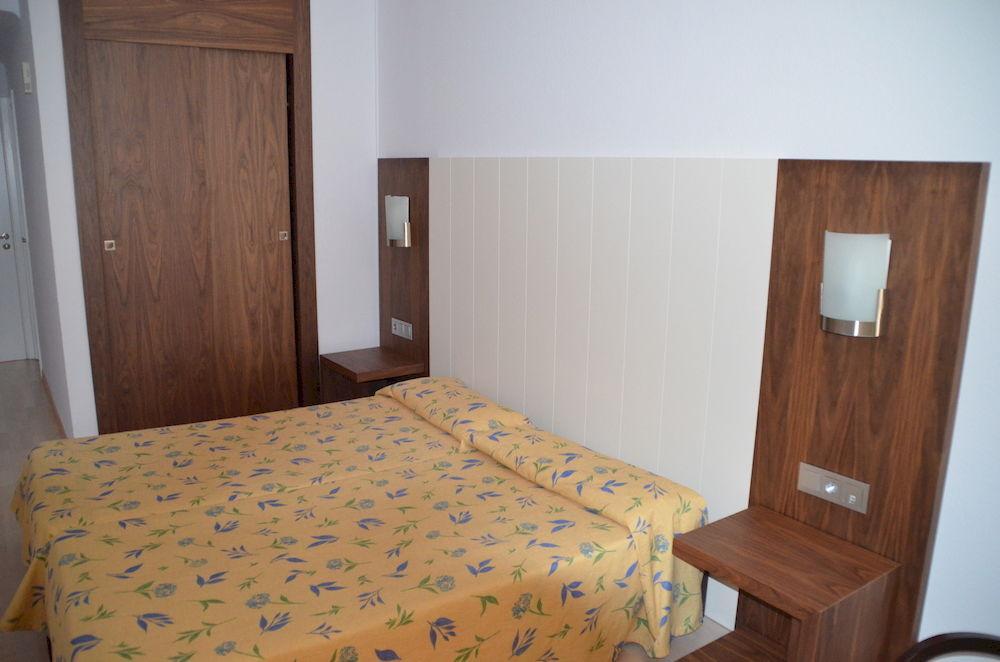 Hostal Neptuno Caces Екстериор снимка