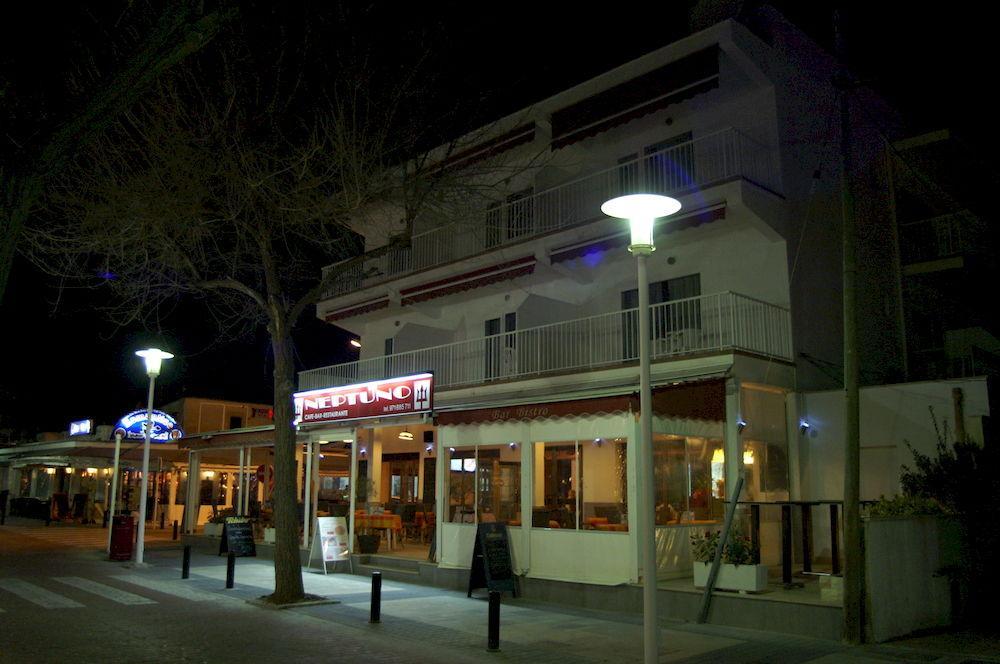 Hostal Neptuno Caces Екстериор снимка