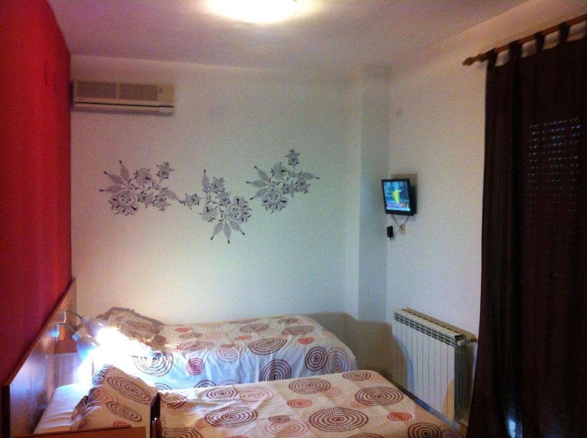 Hostal Neptuno Caces Екстериор снимка